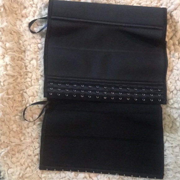 Corset - Picture 3 of 3